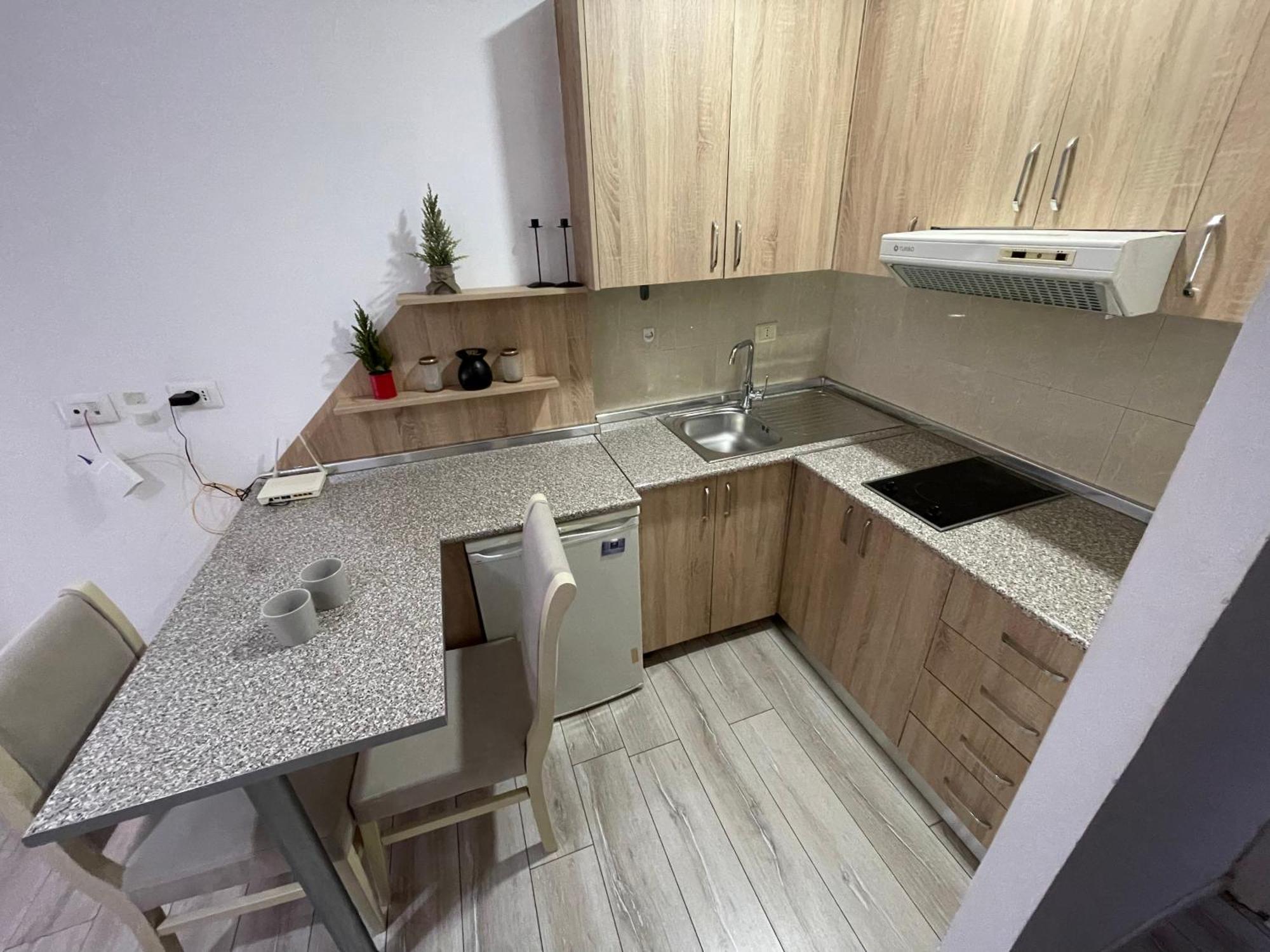 Downtown Modern Studio Apartment تيرانا المظهر الخارجي الصورة